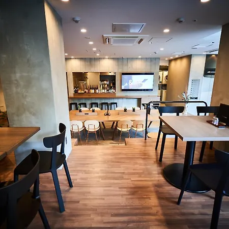 &And Hostel Hommachi East-2